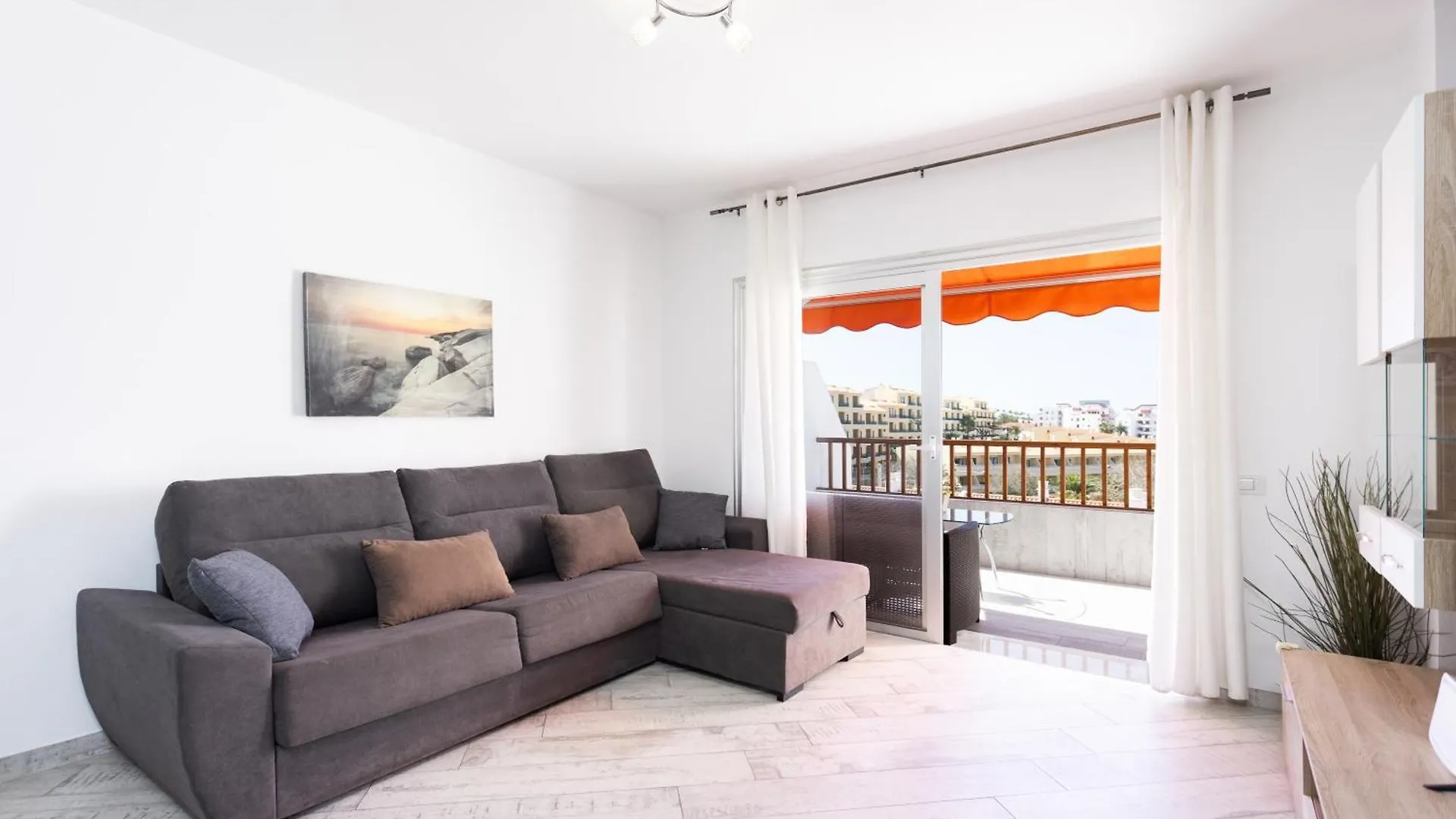Bright & Elegant Duplex With Terrace And Pool, Just Steps From Puerto Colon Lägenhet Costa Adeje  0*, Costa Adeje (Tenerife)