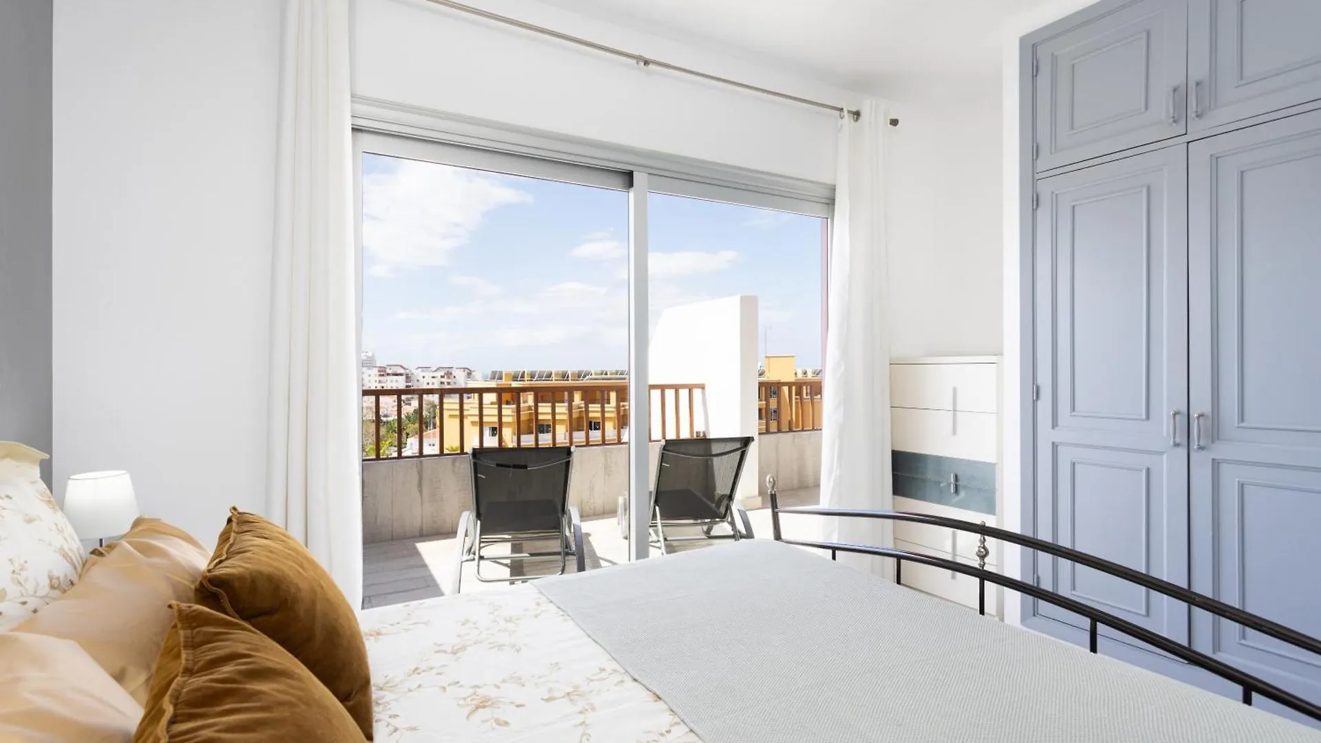 Apartament Bright & Elegant Duplex With Terrace And Pool, Just Steps From Puerto Colon Costa Adeje