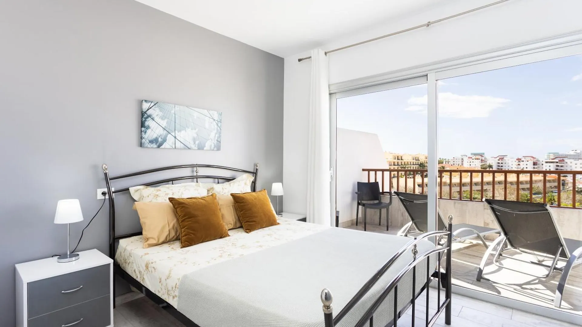 Apartament Bright & Elegant Duplex With Terrace And Pool, Just Steps From Puerto Colon Costa Adeje